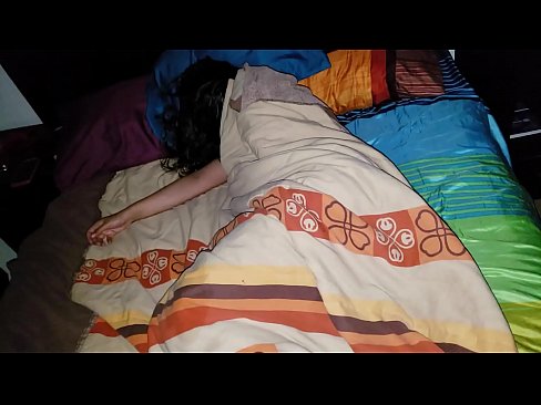 ❤️ Stepson berači svojo mlado mačeho, medtem ko ona spi. ❌ Sex video na sl.sitevox.top ❌️❤
